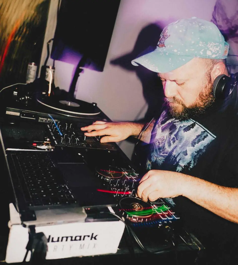 Dj Félix B. Defossés