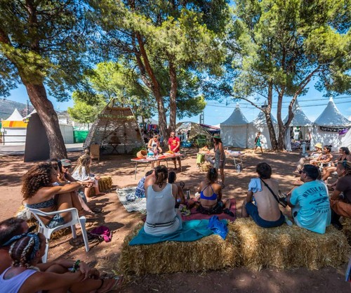 Celebrando las semillas: Rewilding urbano con Demente Sostenible