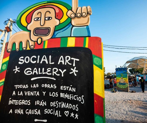 Exposición y venta solidaria de obras creadas durante el festival