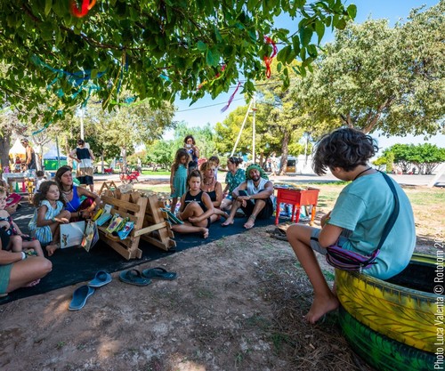 Cuenteando en familia: Contar, cantar, leer…celebrando historias